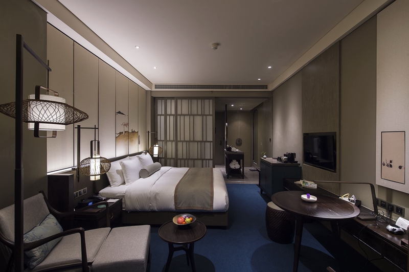 入口被刻意处理得低调而含蓄