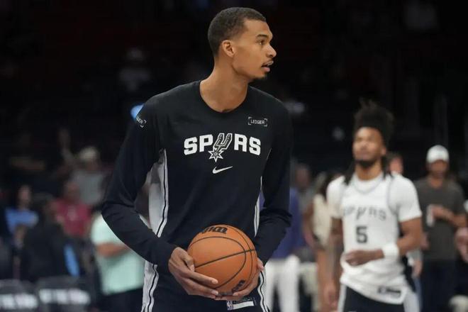 文班亚马单场7帽3断+15篮板创赛季新高 马刺大胜