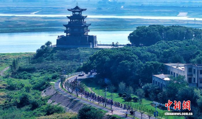 爱沙尼亚车手马丁勇夺环鄱赛永修赛段冠军