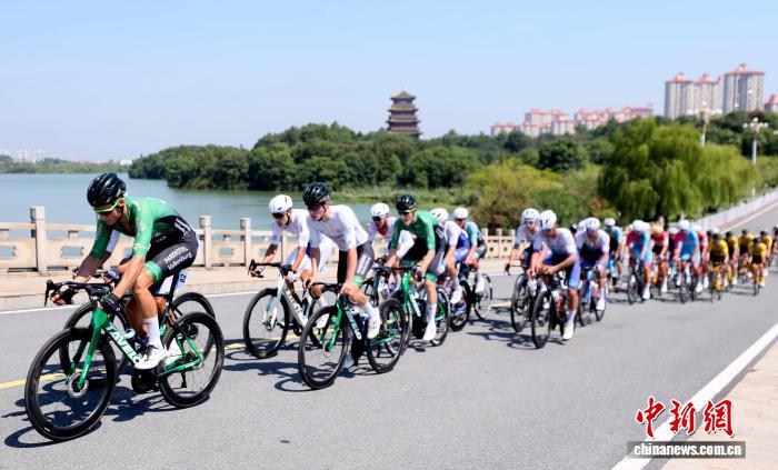 爱沙尼亚车手马丁勇夺环鄱赛永修赛段冠军