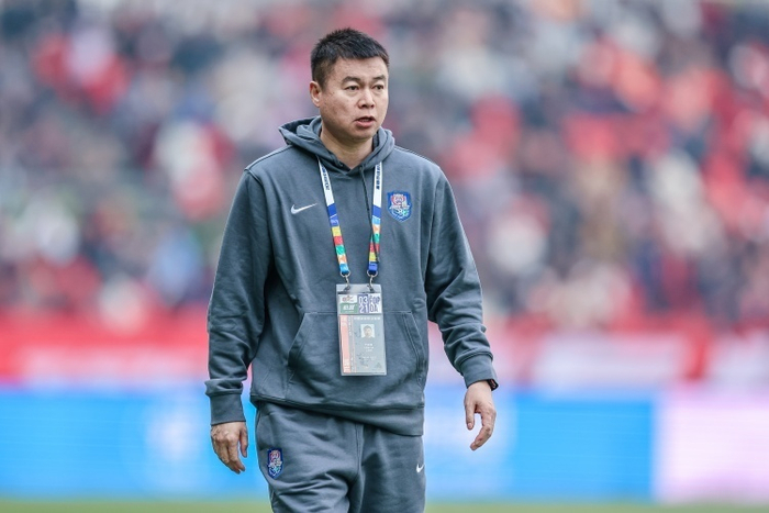 成都蓉城大胜领跑积分榜 升班马表现亮眼