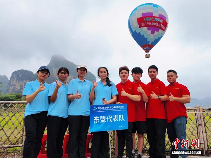 阳朔遇龙河竹筏竞速赛国际选手齐聚 推动文旅融